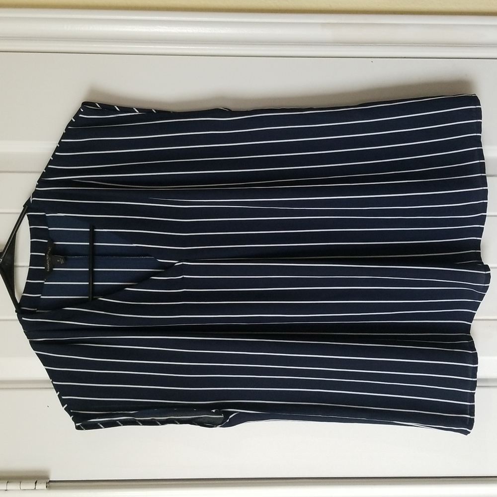 Banana Republic V neck top